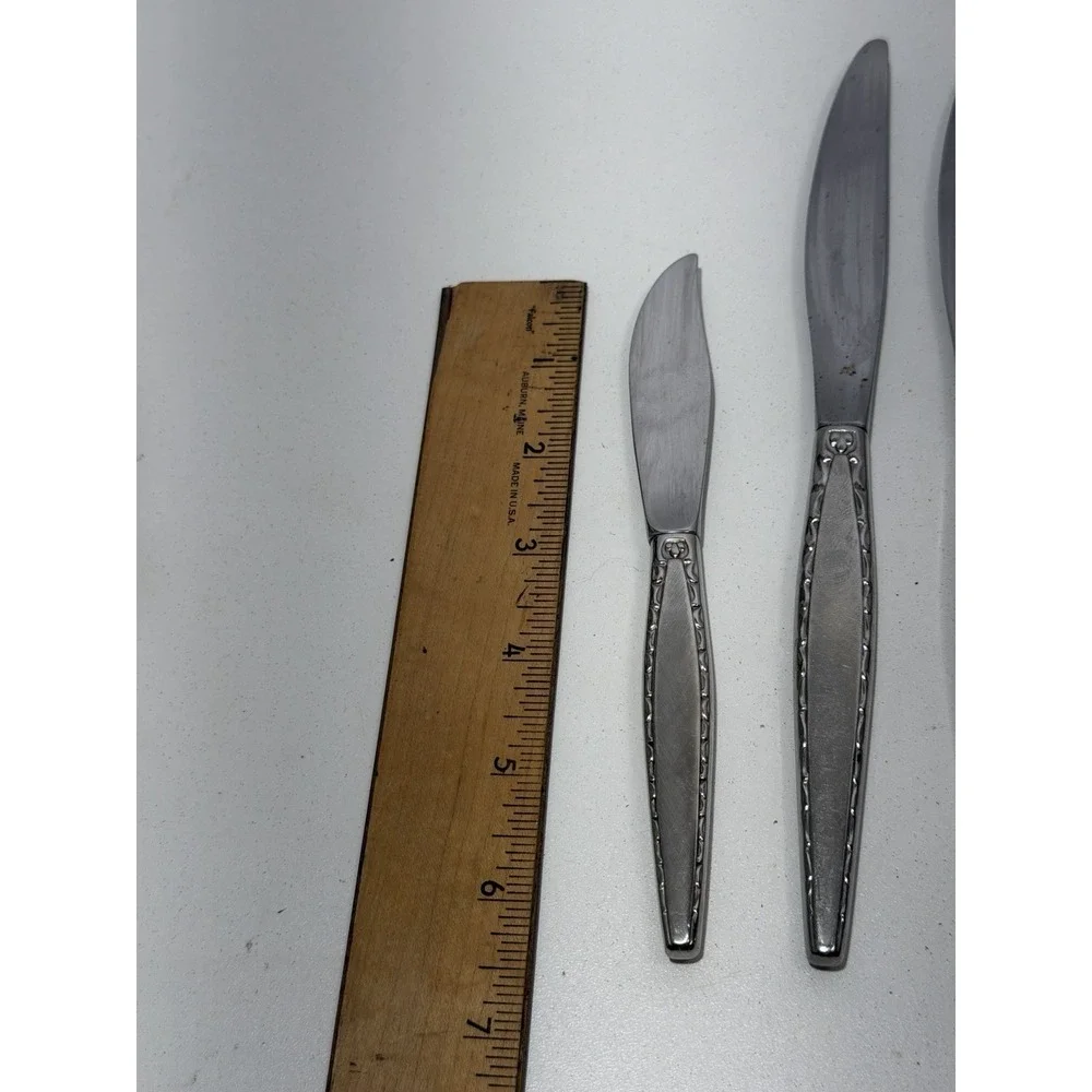 Set 8‎ Oneida Community Stainless Venetia Dinner Knives